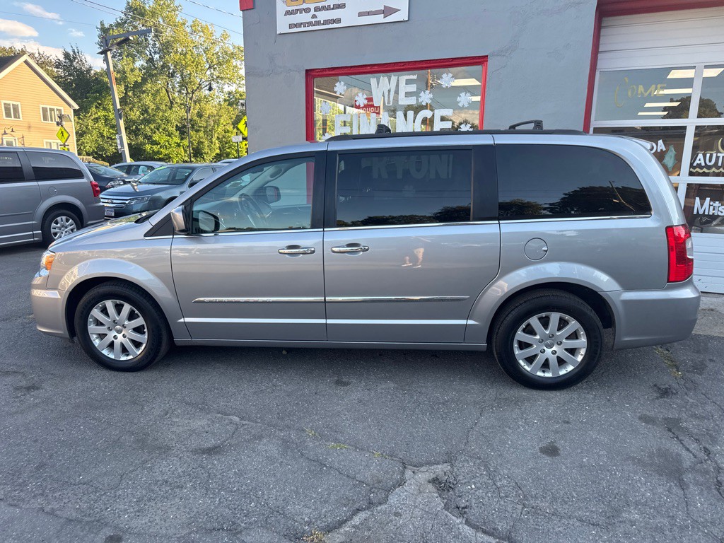 2016 Chrysler Town & Country Image 7