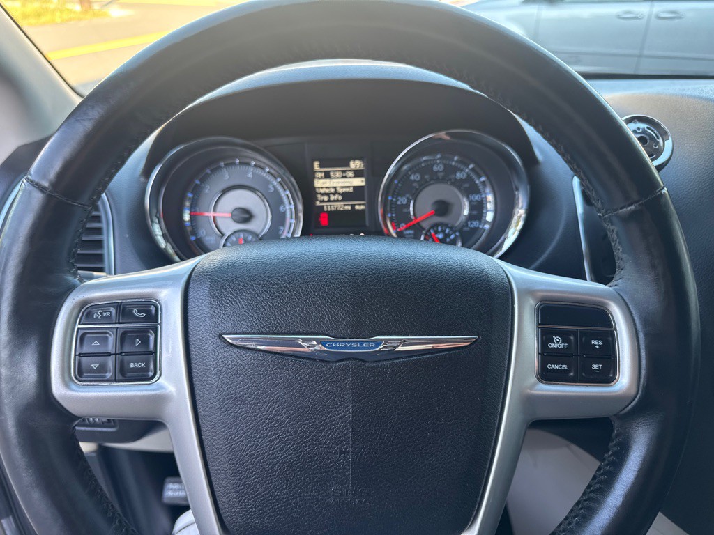 2016 Chrysler Town & Country Image 27