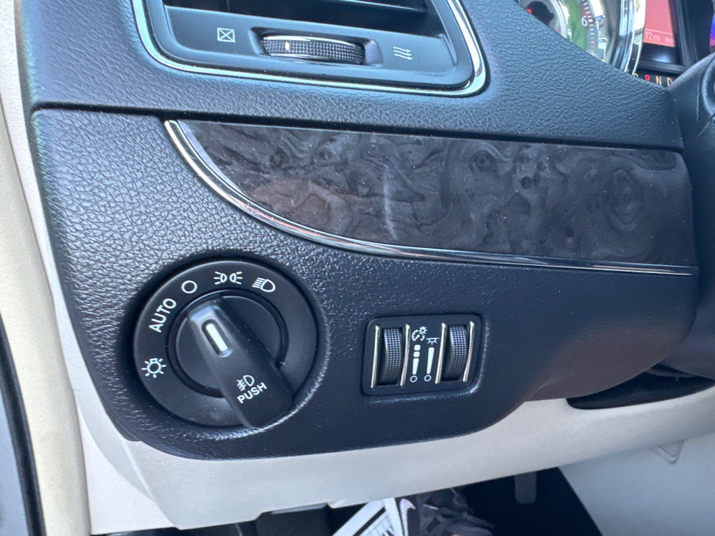 2016 Chrysler Town & Country Image 30