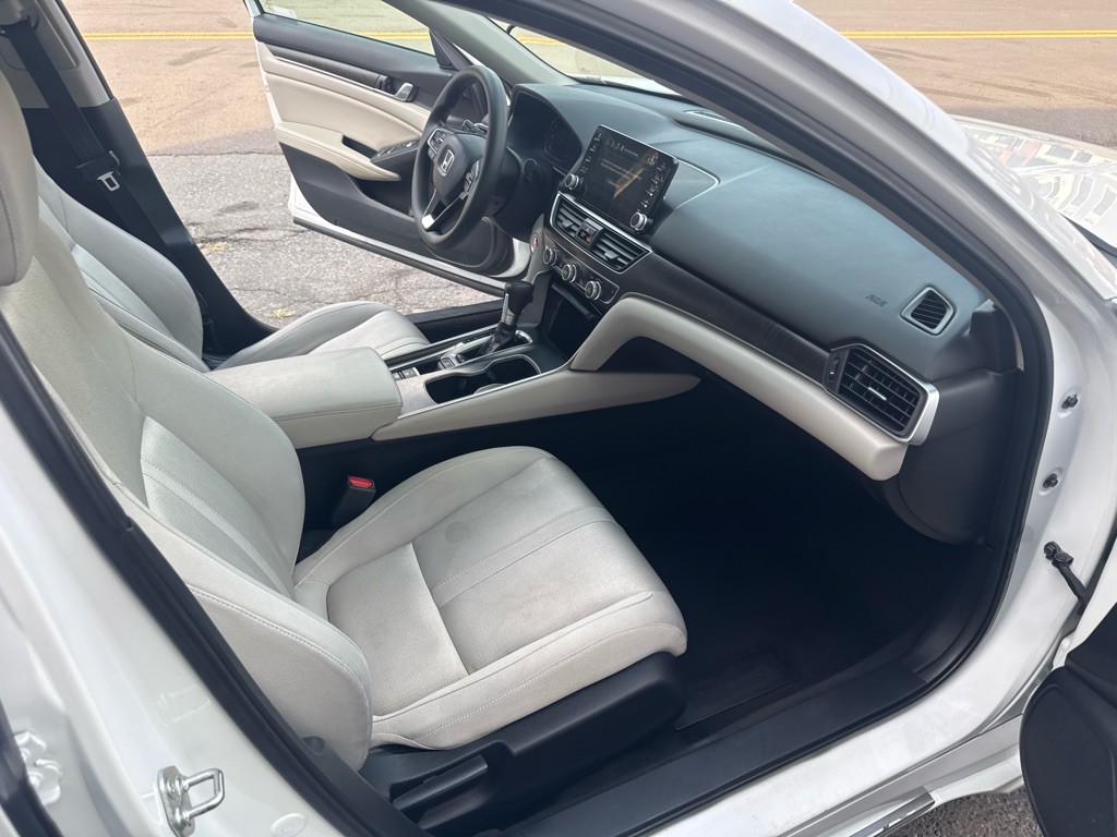 2018 Honda Accord Image 17
