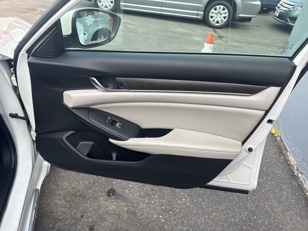 2018 Honda Accord Image 18