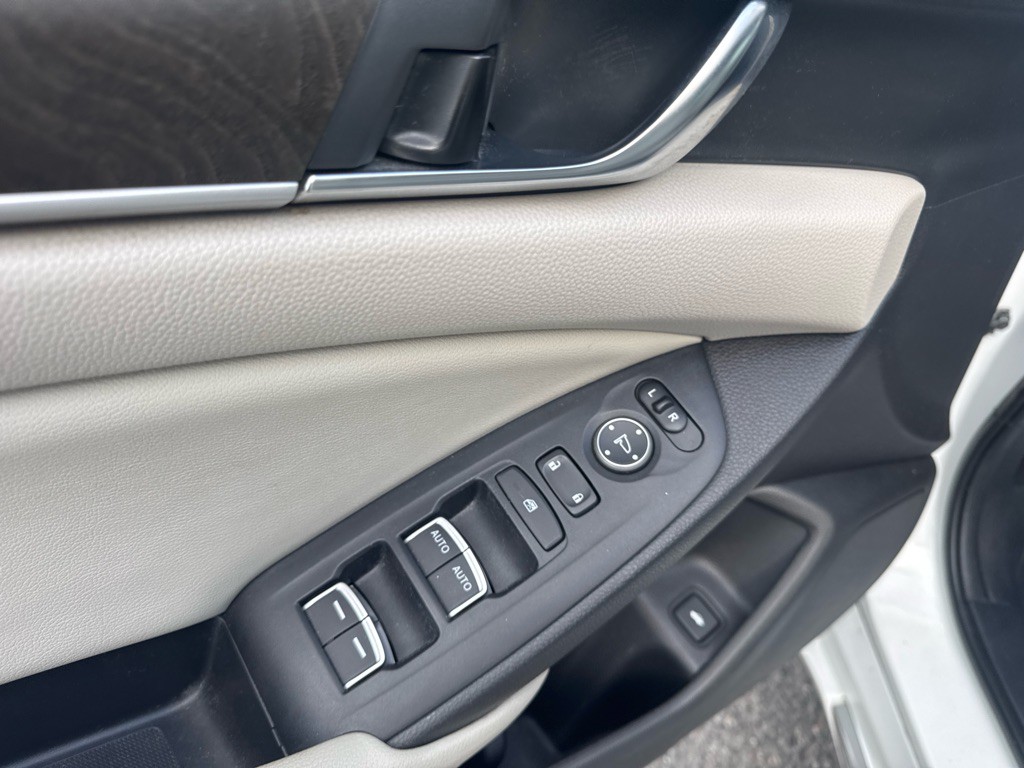 2018 Honda Accord Image 23