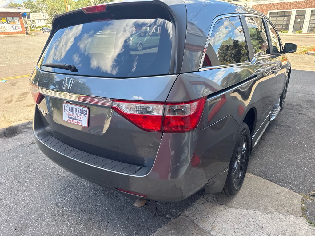 2012 Honda Odyssey Image 4
