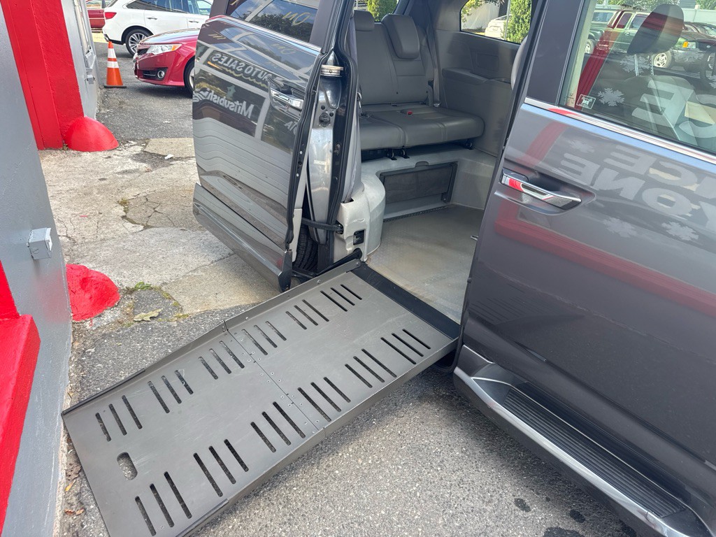 2012 Honda Odyssey Image 1