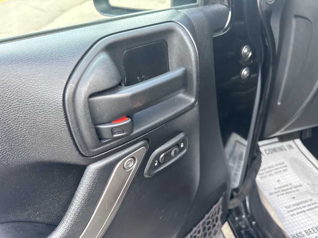 2013 Jeep Wrangler Unlimited Image 25