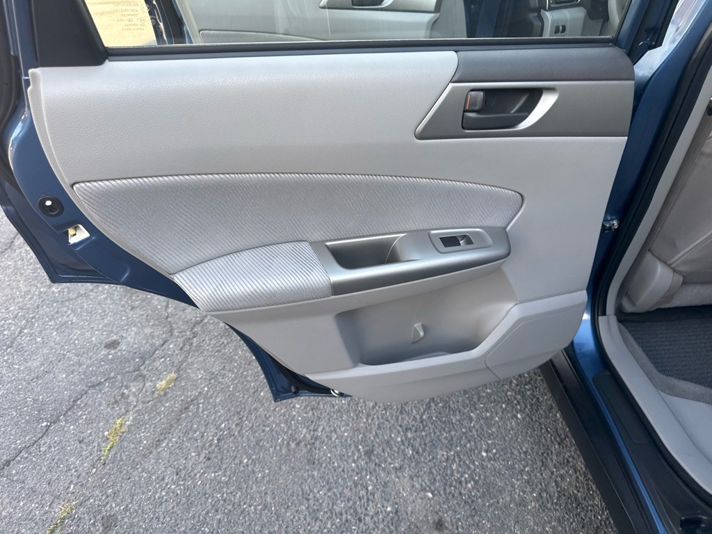 2010 Subaru Forester Image 16
