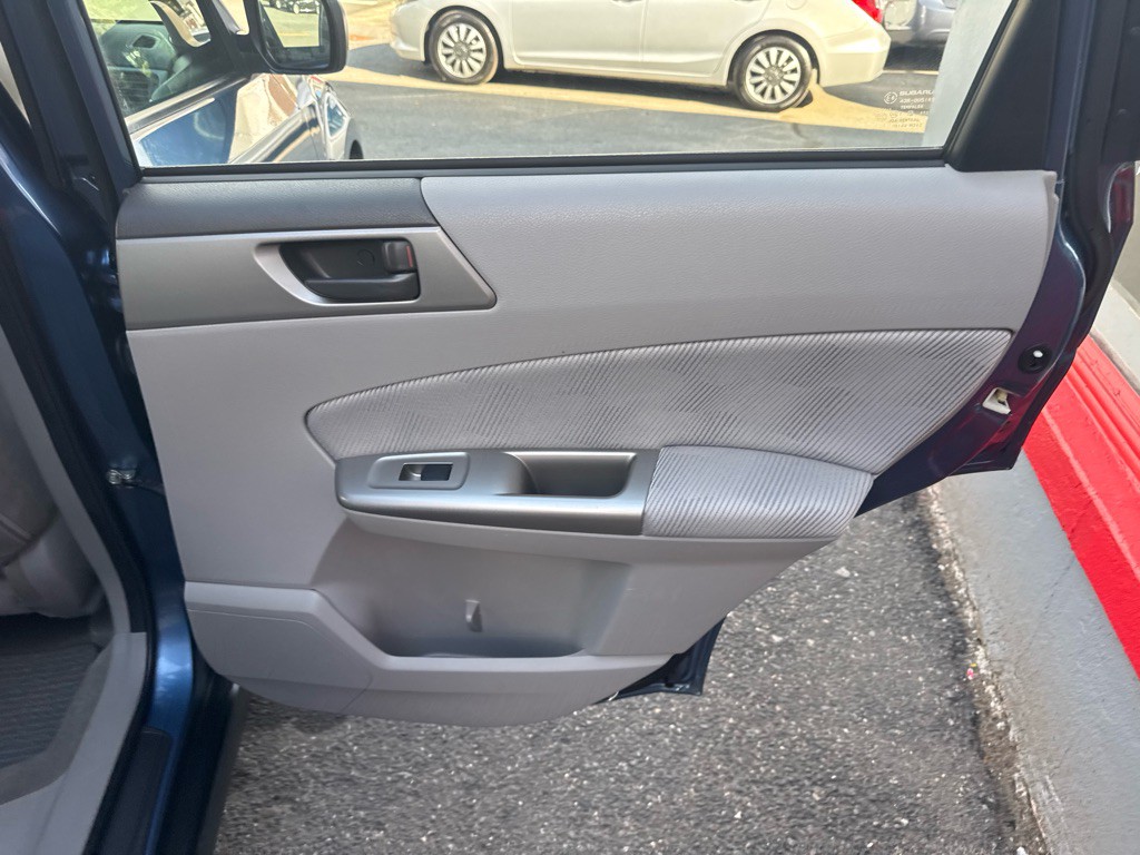 2010 Subaru Forester Image 21