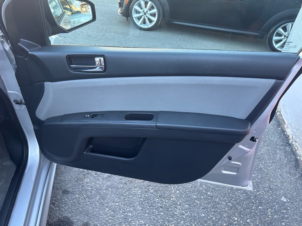 2012 Nissan Sentra Image 18