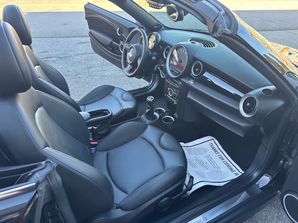 2015 MINI Cooper Image 21