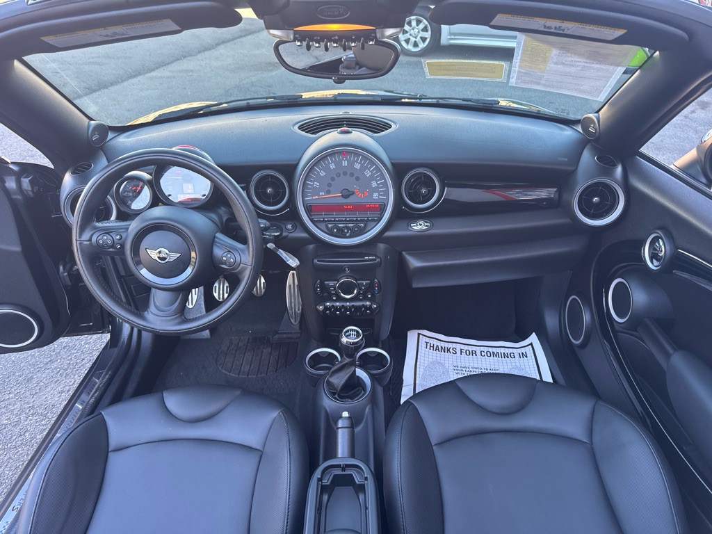 2015 MINI Cooper Image 24