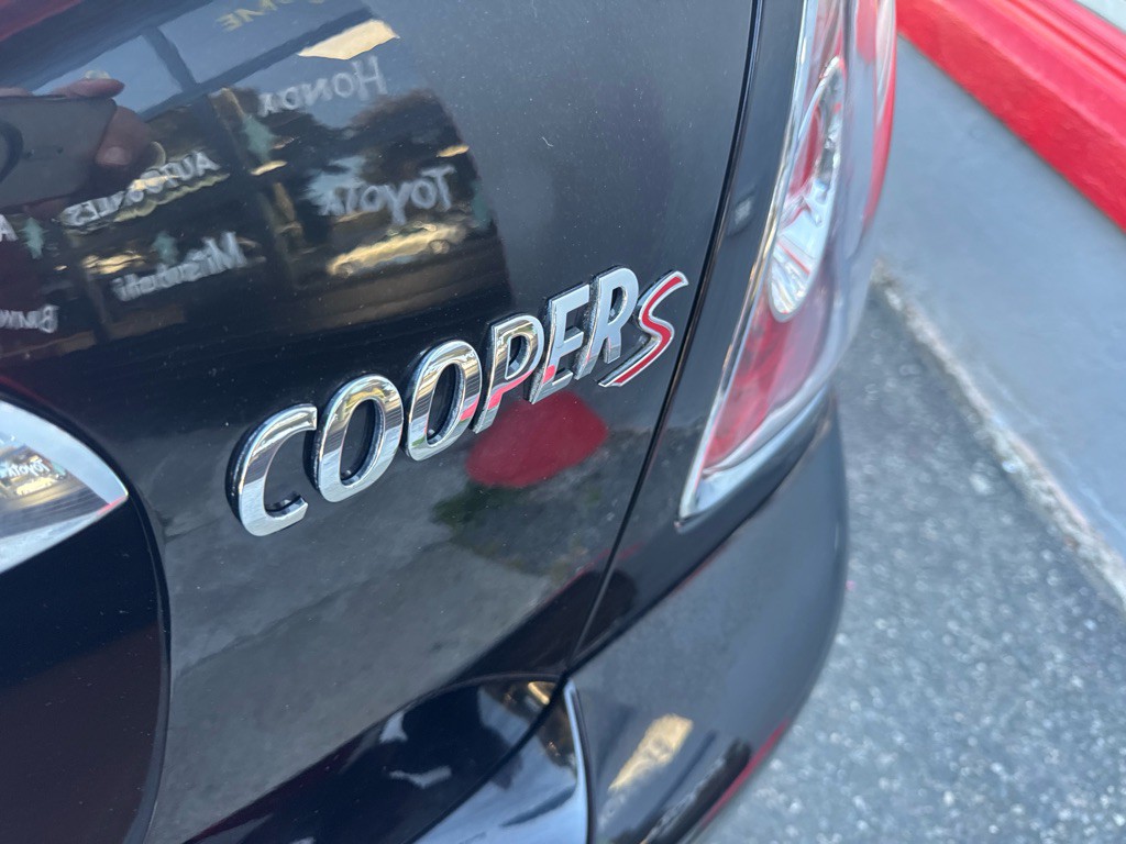 2015 MINI Cooper Image 25