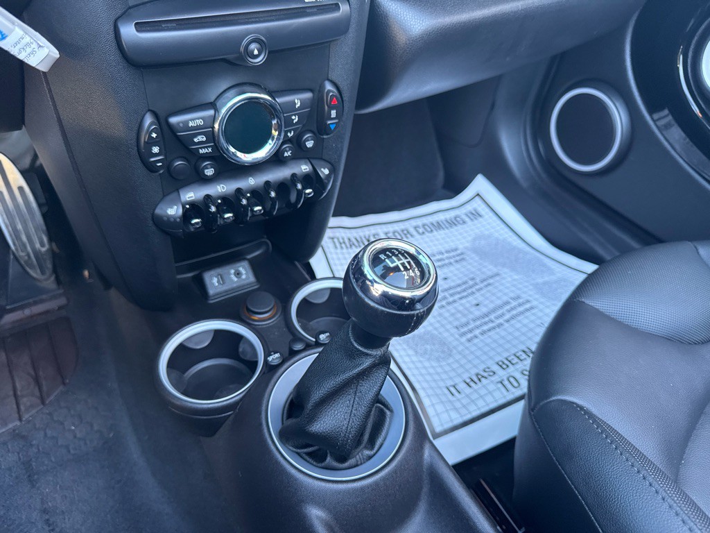 2015 MINI Cooper Image 27