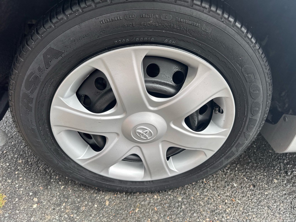2010 Toyota Matrix Image 11