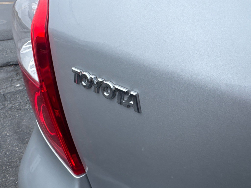 2010 Toyota Matrix Image 24