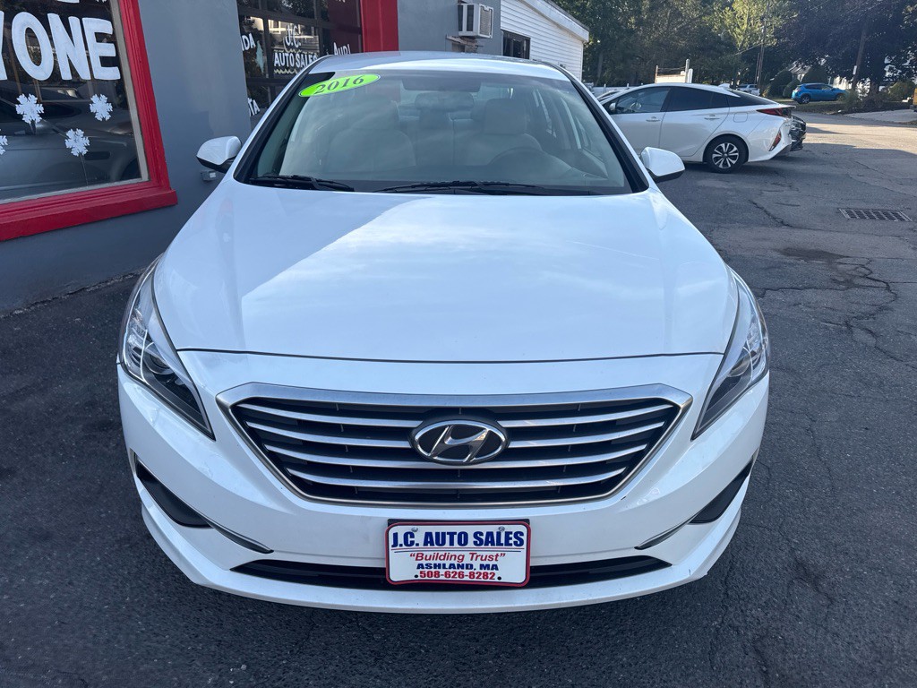 2017 Hyundai Sonata Image 2