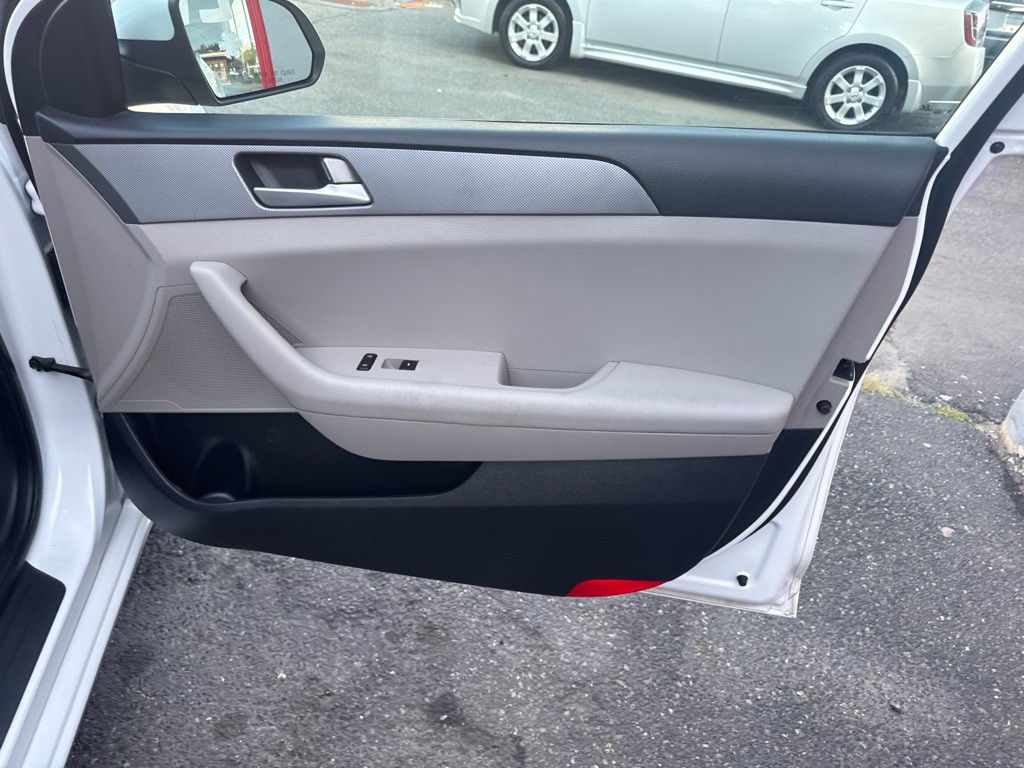 2017 Hyundai Sonata Image 18