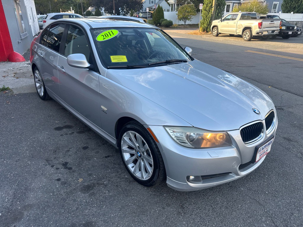 2011 BMW 3 Series Image 3