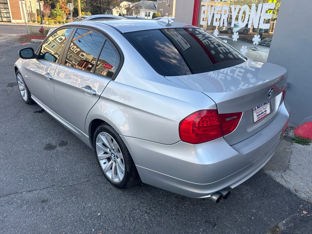 2011 BMW 3 Series Image 6