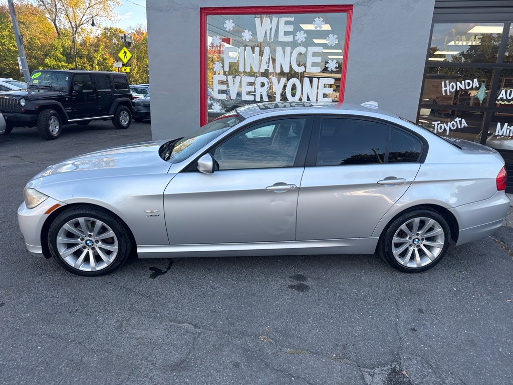 2011 BMW 3 Series Image 7
