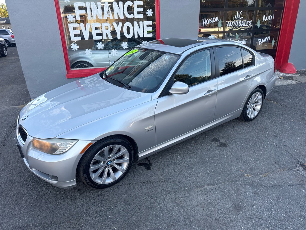 2011 BMW 3 Series Image 8