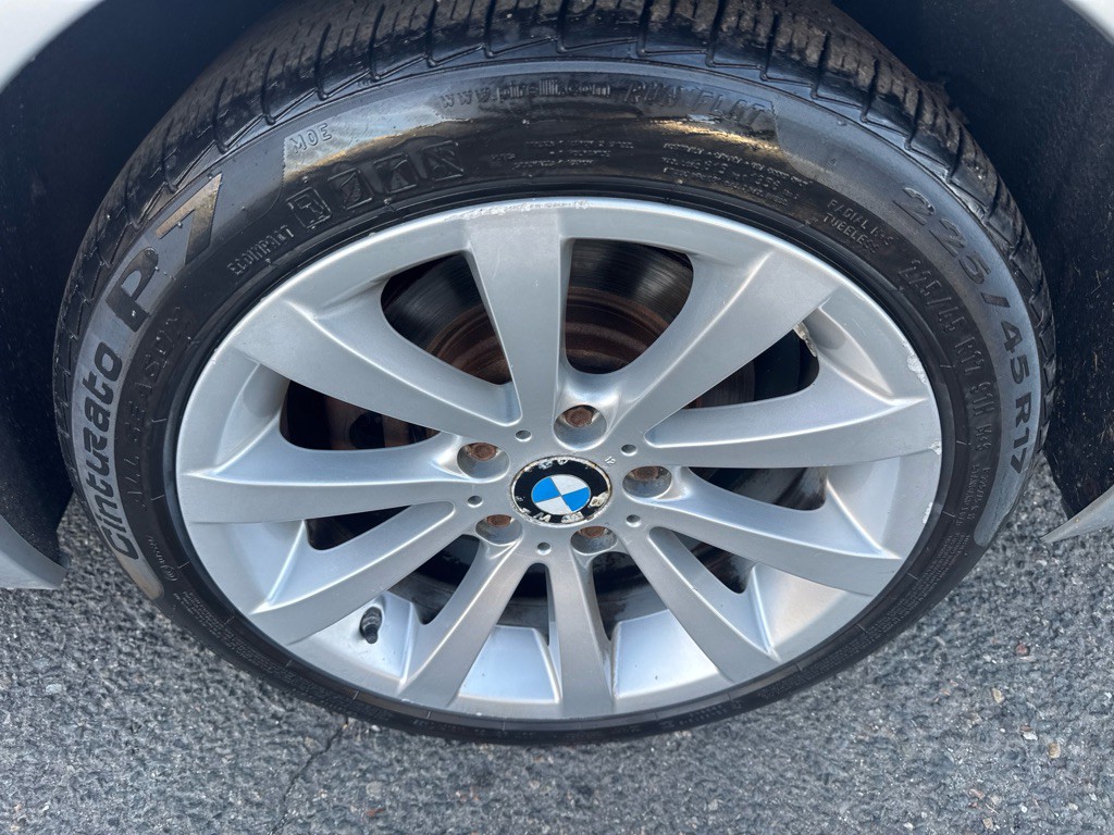 2011 BMW 3 Series Image 12