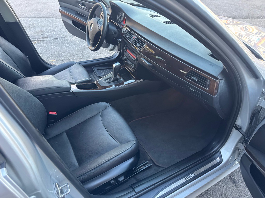 2011 BMW 3 Series Image 18