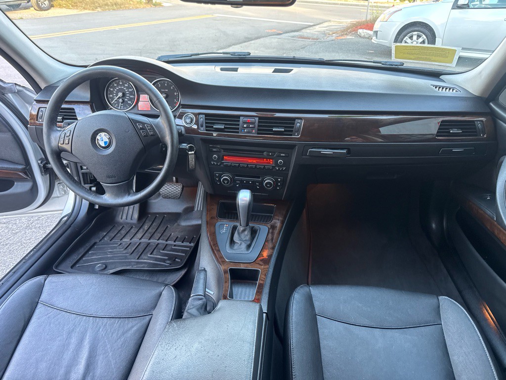 2011 BMW 3 Series Image 22