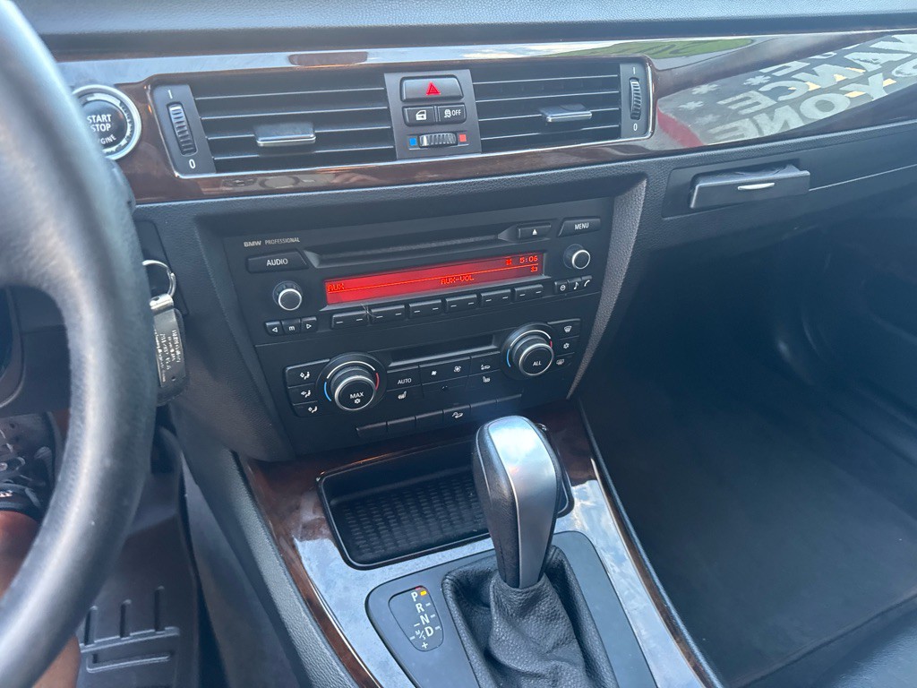 2011 BMW 3 Series Image 26