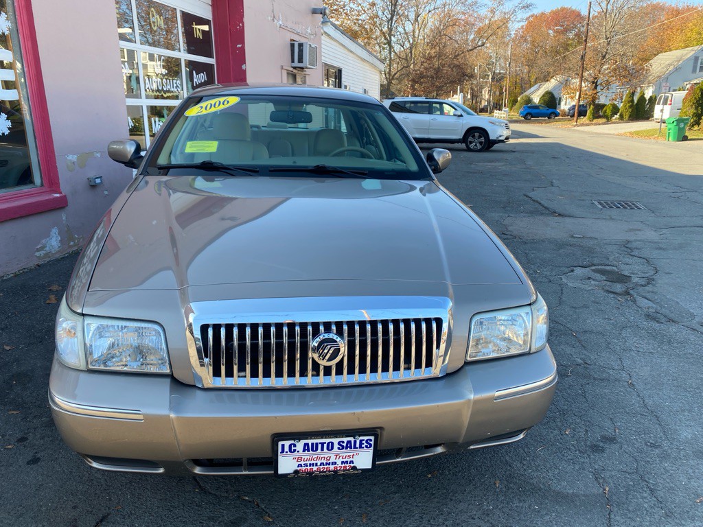 2006 Mercury Grand Marquis Image 2