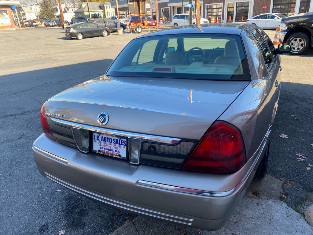 2006 Mercury Grand Marquis Image 4