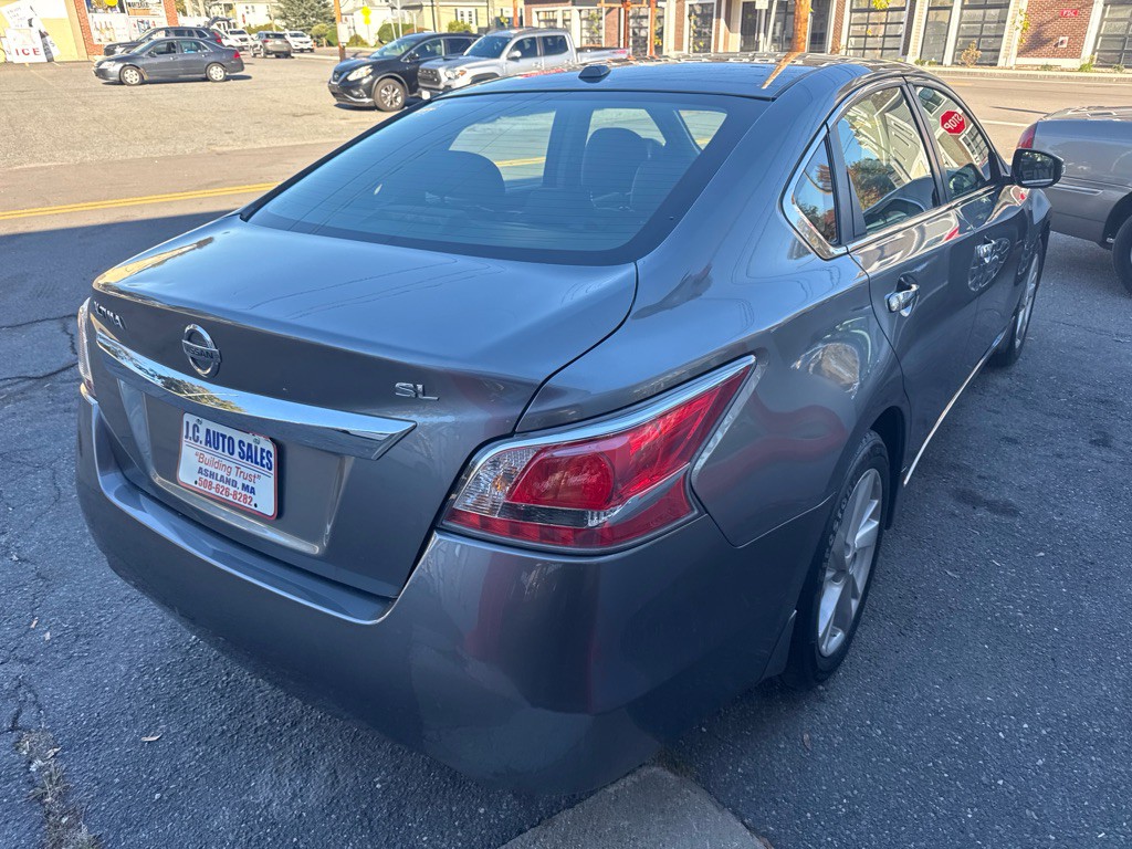 2015 Nissan Altima Image 4