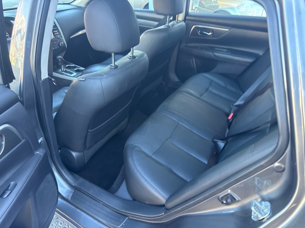 2015 Nissan Altima Image 16