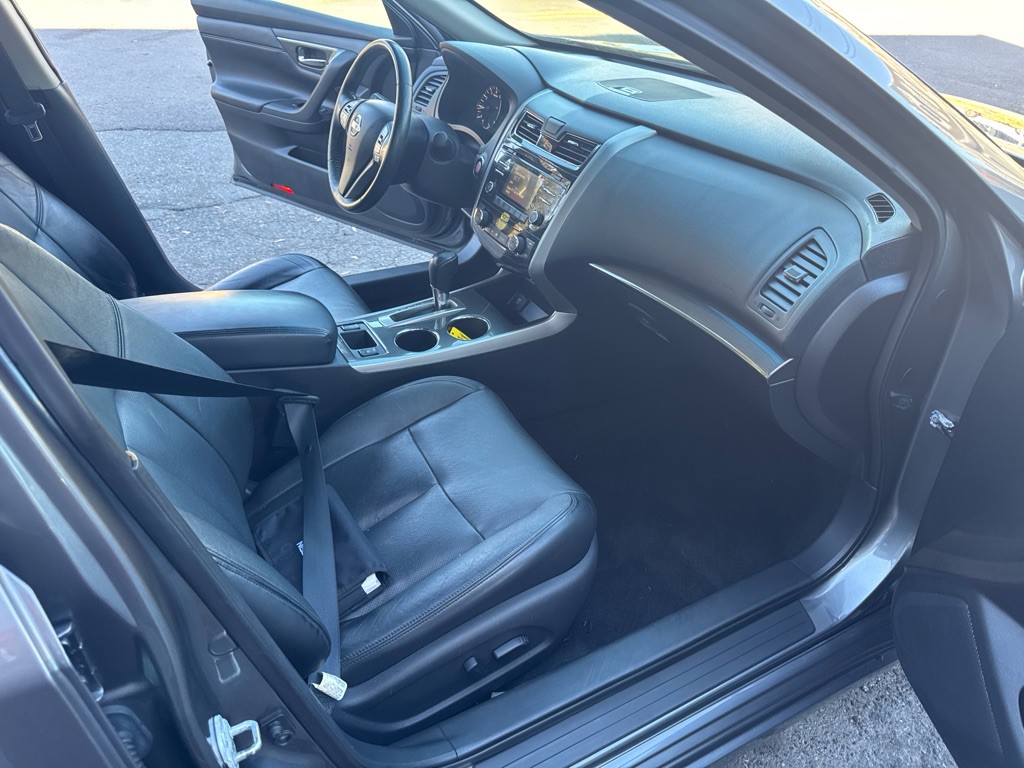 2015 Nissan Altima Image 18