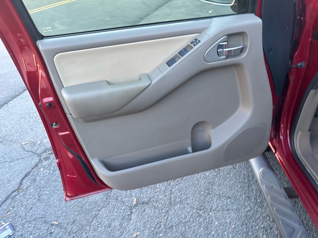 2010 Nissan Frontier Image 16
