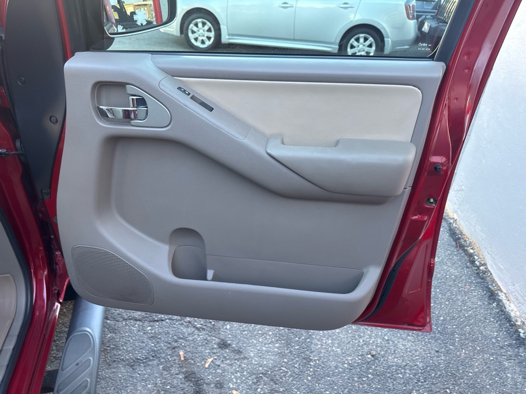 2010 Nissan Frontier Image 20