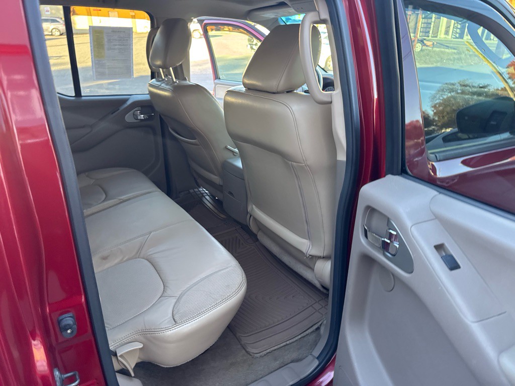 2010 Nissan Frontier Image 21