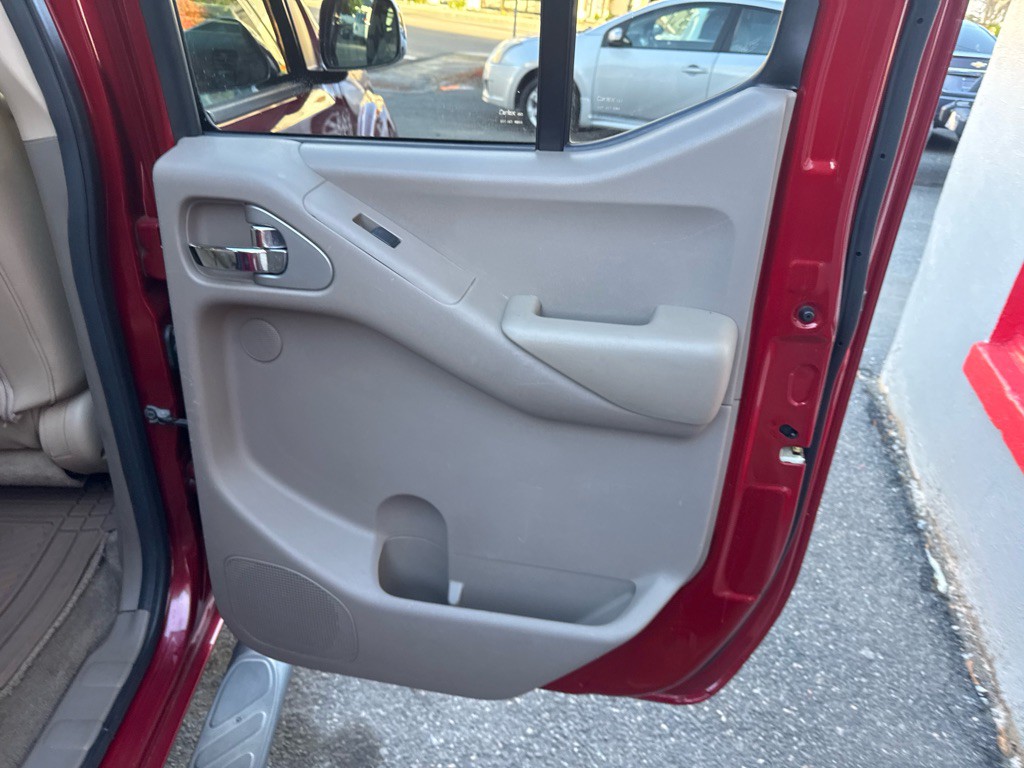 2010 Nissan Frontier Image 22