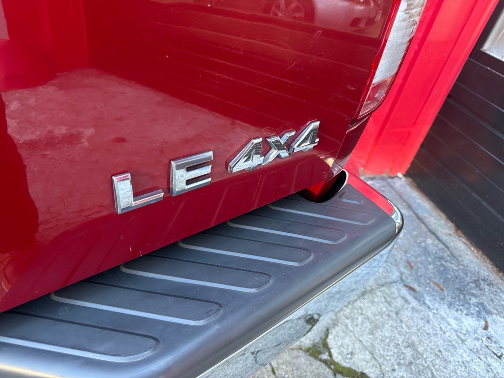 2010 Nissan Frontier Image 24