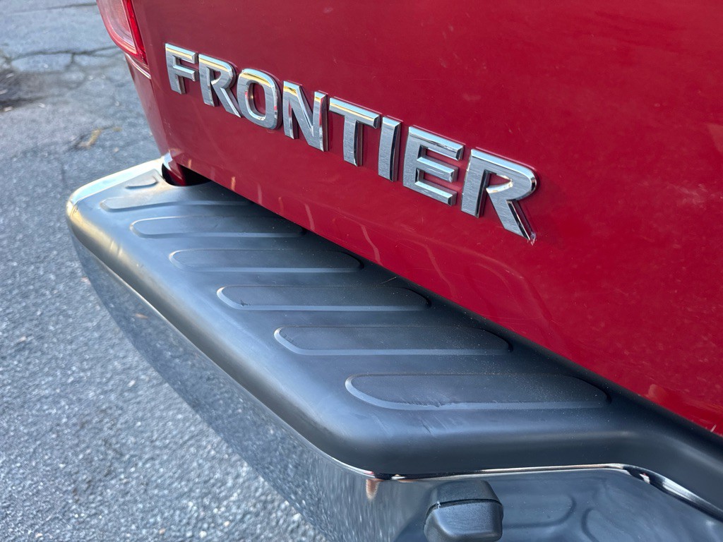2010 Nissan Frontier Image 25