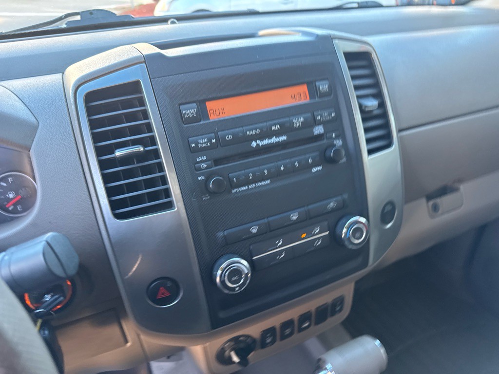 2010 Nissan Frontier Image 28