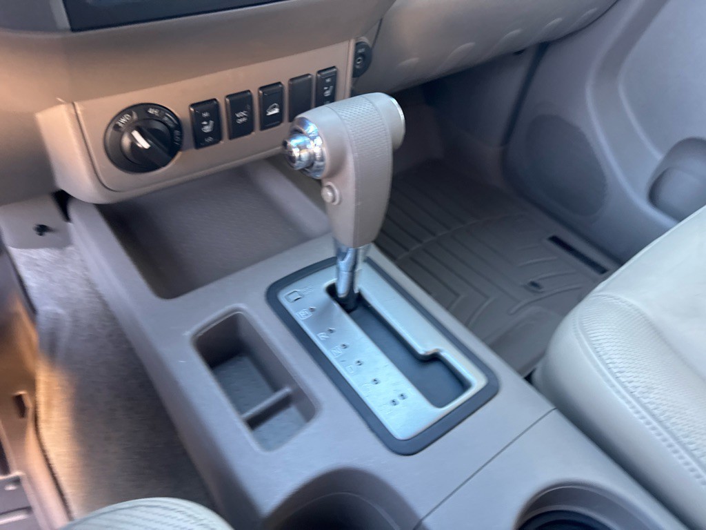 2010 Nissan Frontier Image 29