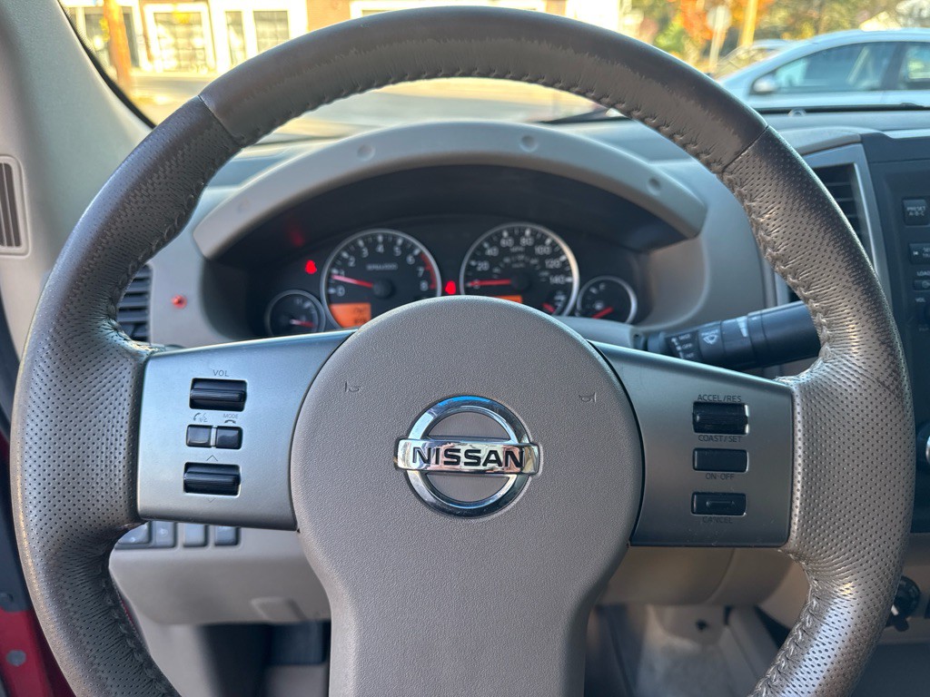 2010 Nissan Frontier Image 33