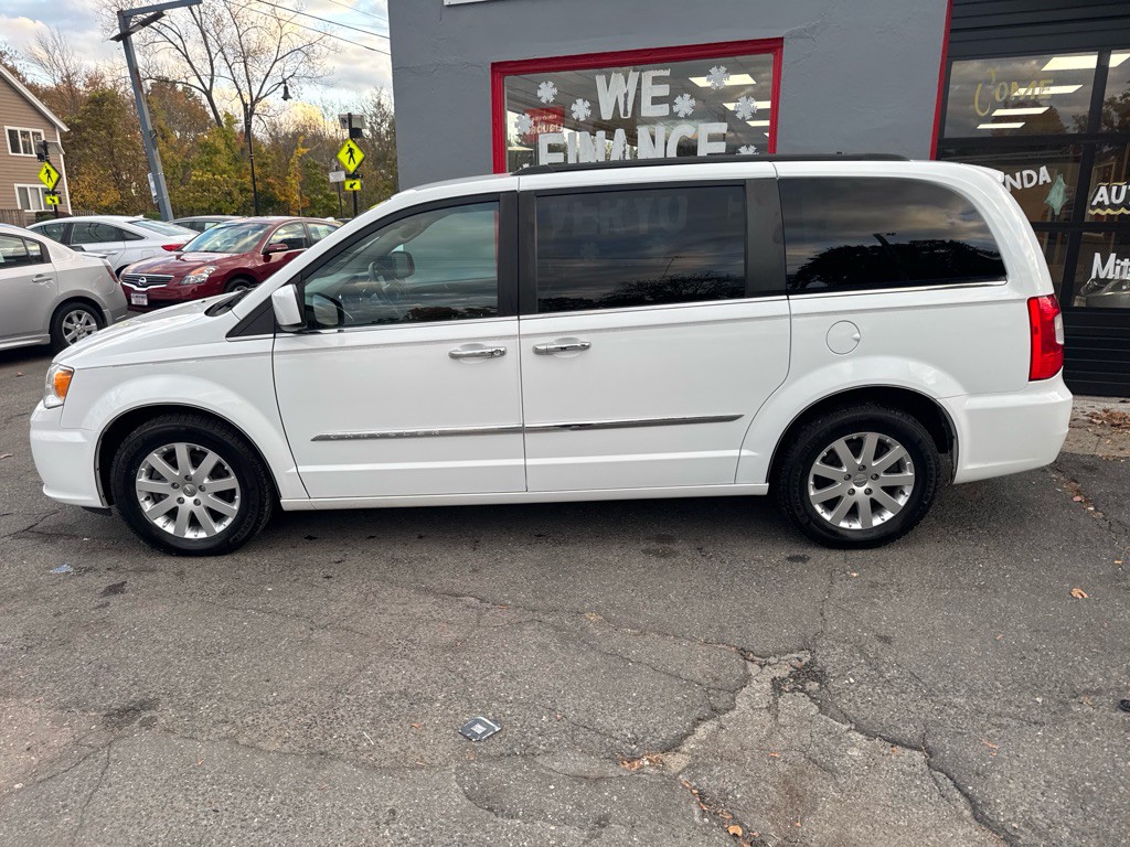 2016 Chrysler Town & Country Image 7