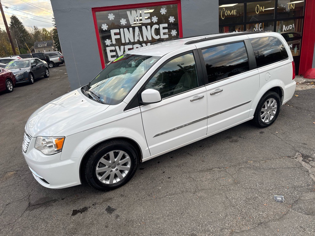 2016 Chrysler Town & Country Image 8