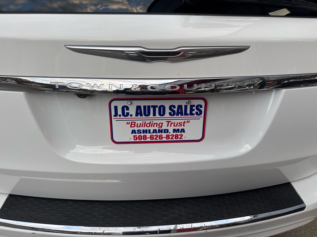2016 Chrysler Town & Country Image 22