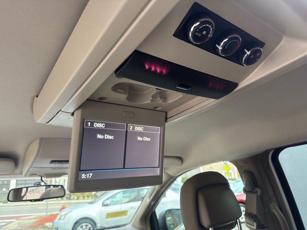 2016 Chrysler Town & Country Image 30