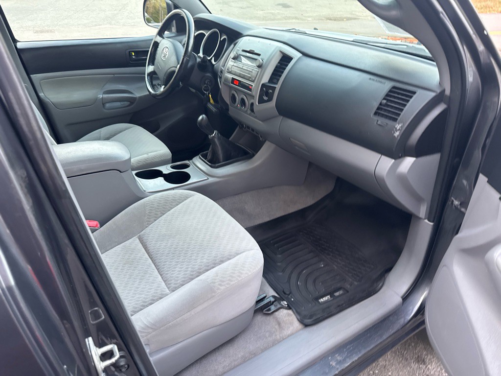 2010 Toyota Tacoma Image 17