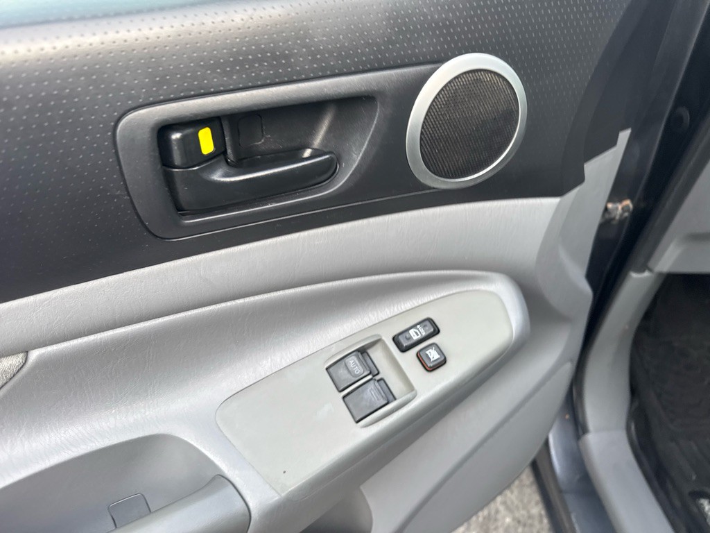 2010 Toyota Tacoma Image 24