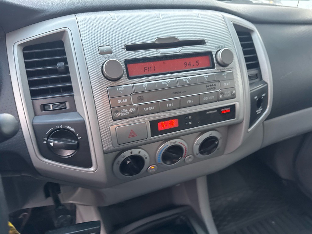 2010 Toyota Tacoma Image 25