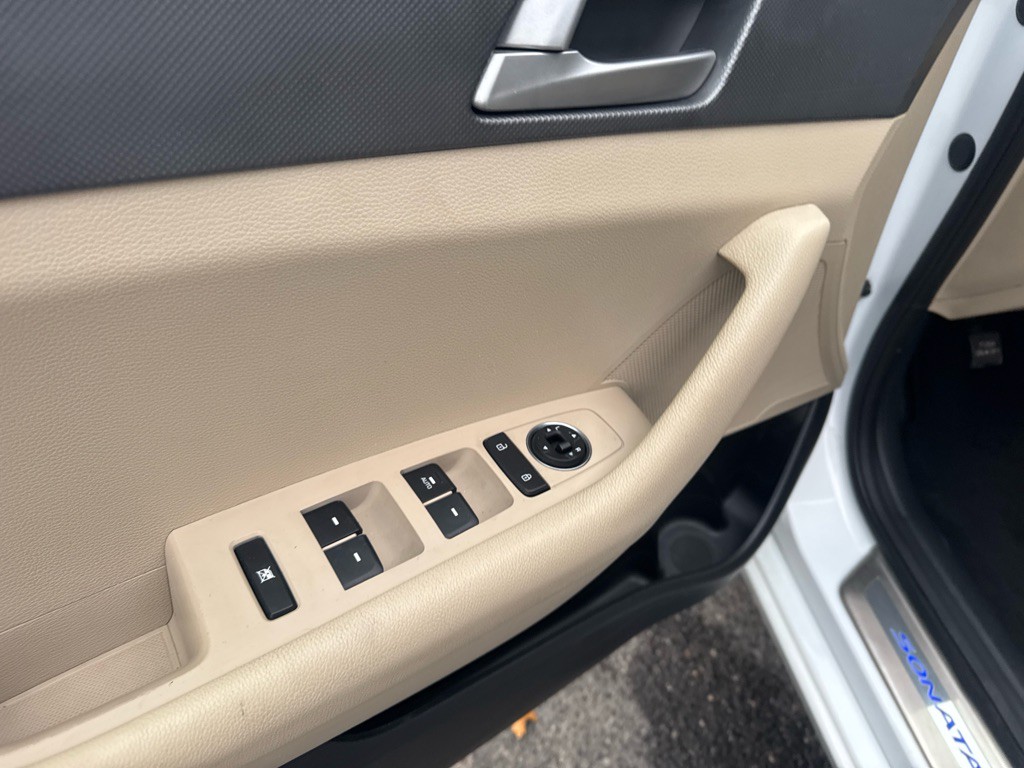 2016 Hyundai Sonata Image 23